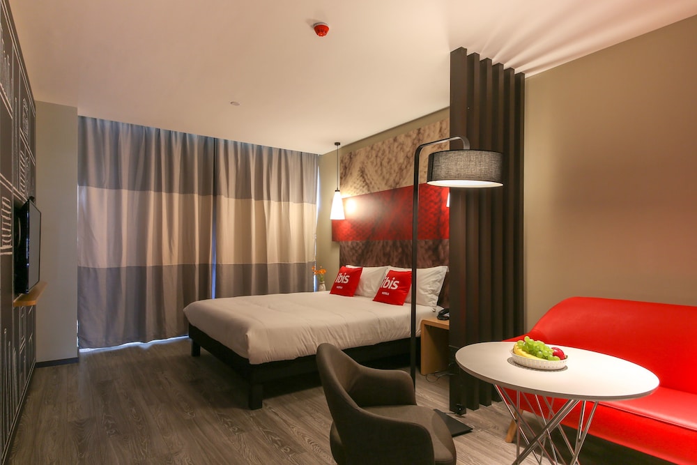 Ibis Luoyang Baolong Square Hotel 23/47