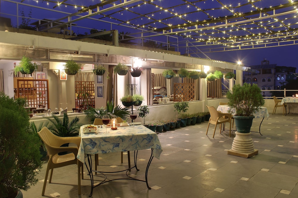 Hotel Sarovar 9/50