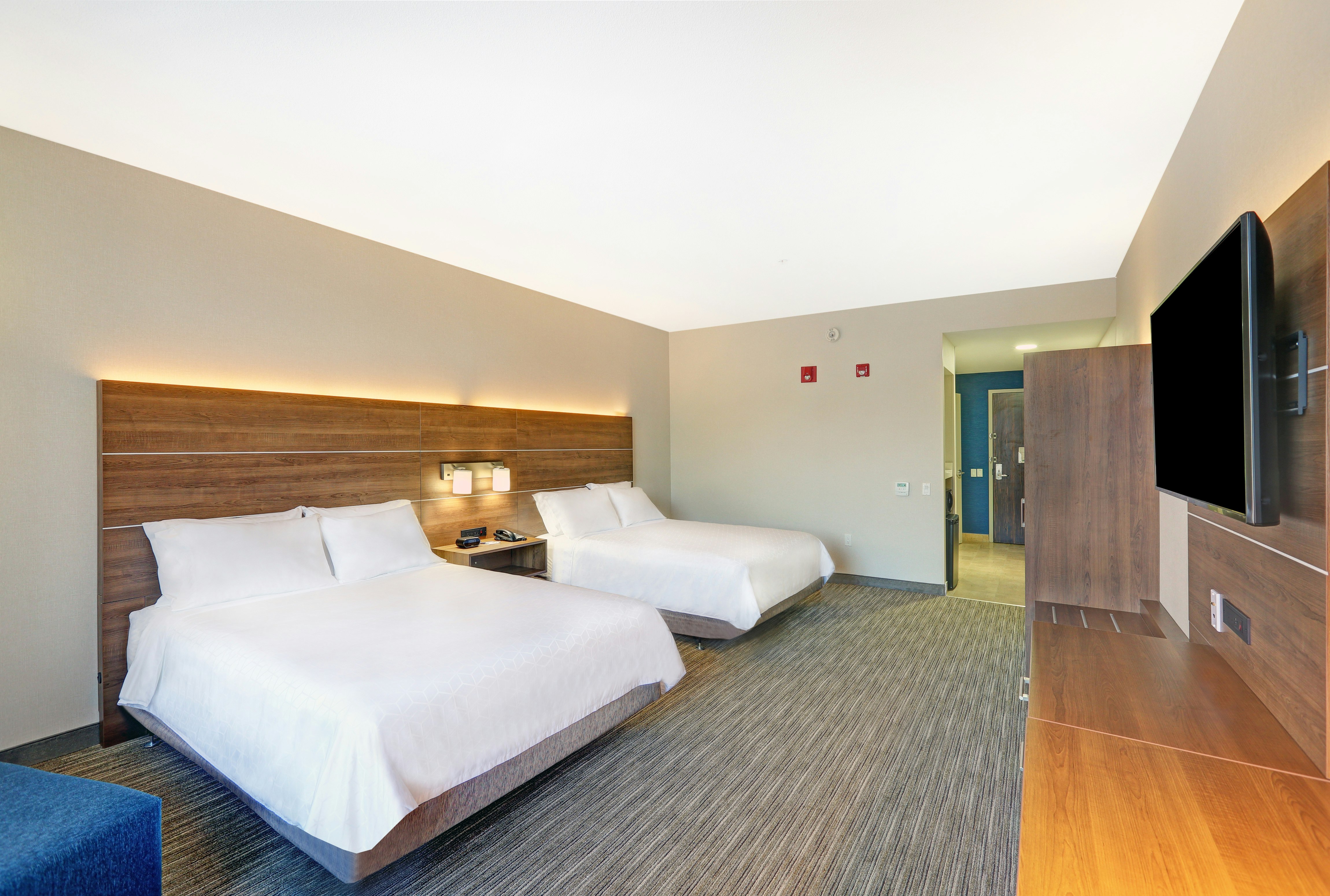 غرفة بسريرين كوين لذوي الإعاقة، Holiday Inn Express Hotel Suites Woodstock South 2/6