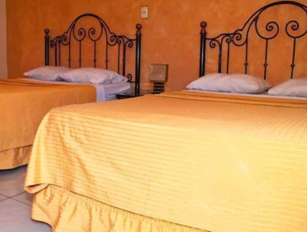 Villa Florencia Centro Hotel 54/58