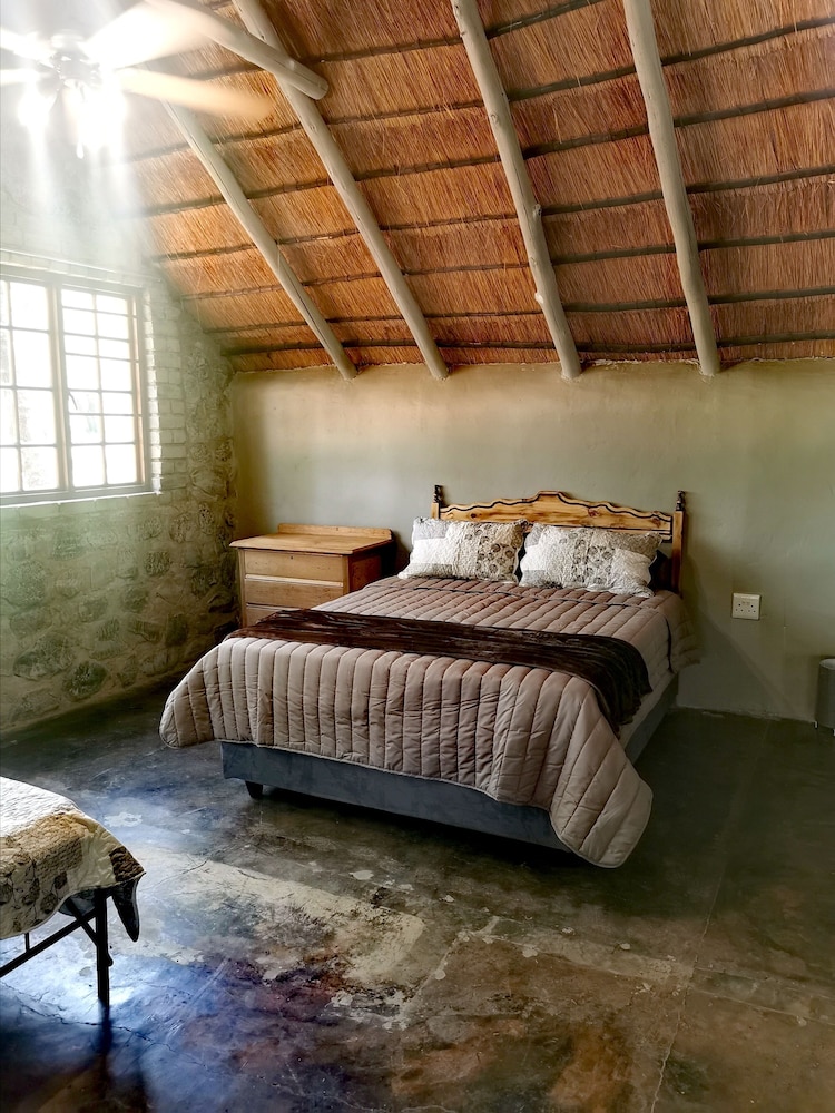 Uitvlugt Resort 6/25