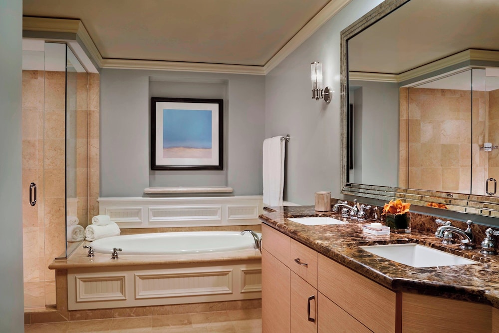 جناح بسرير مزدوج بإطلالة على البحر بغرفة نوم واحدة، The Ritz Carlton Key Biscayne 6/9