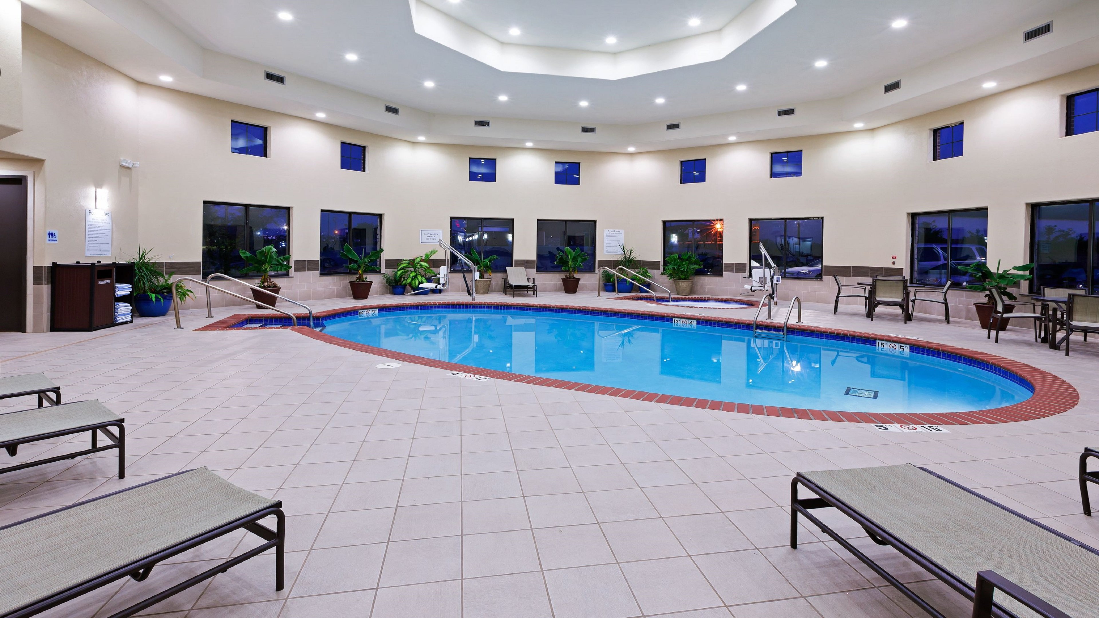 Holiday Inn Express Hotel And Suites Duncan 41/67