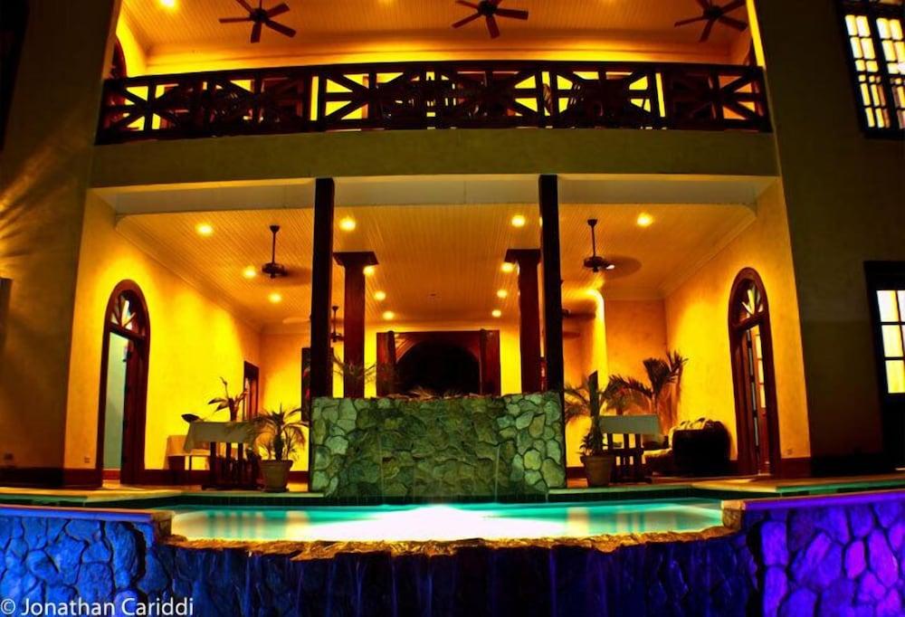 Mahogany Hall Boutique Resort 29/49