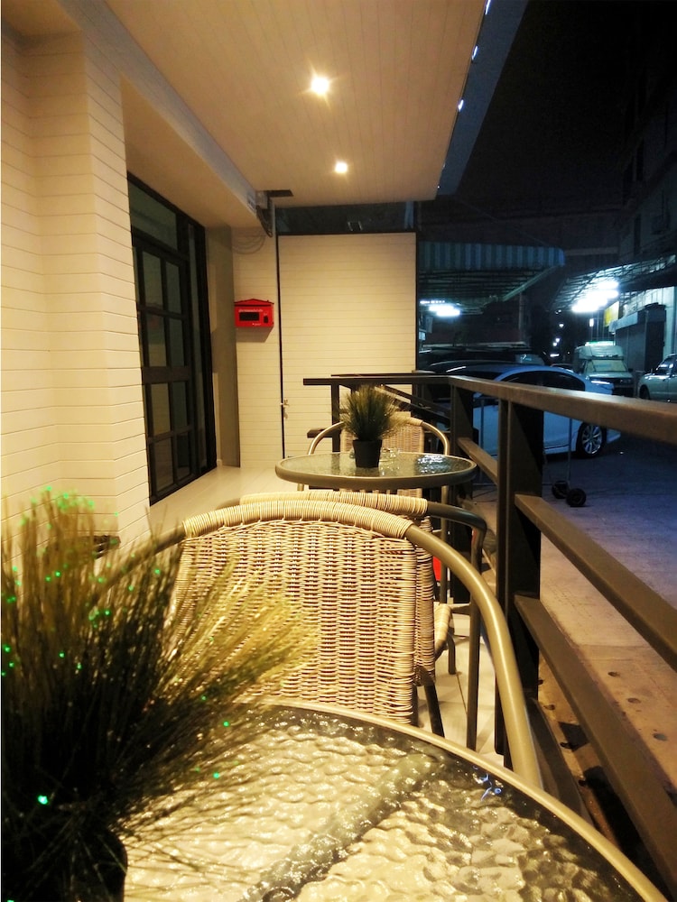 Sleep With Me Bangkok - BTS Phra Khanong 27/49