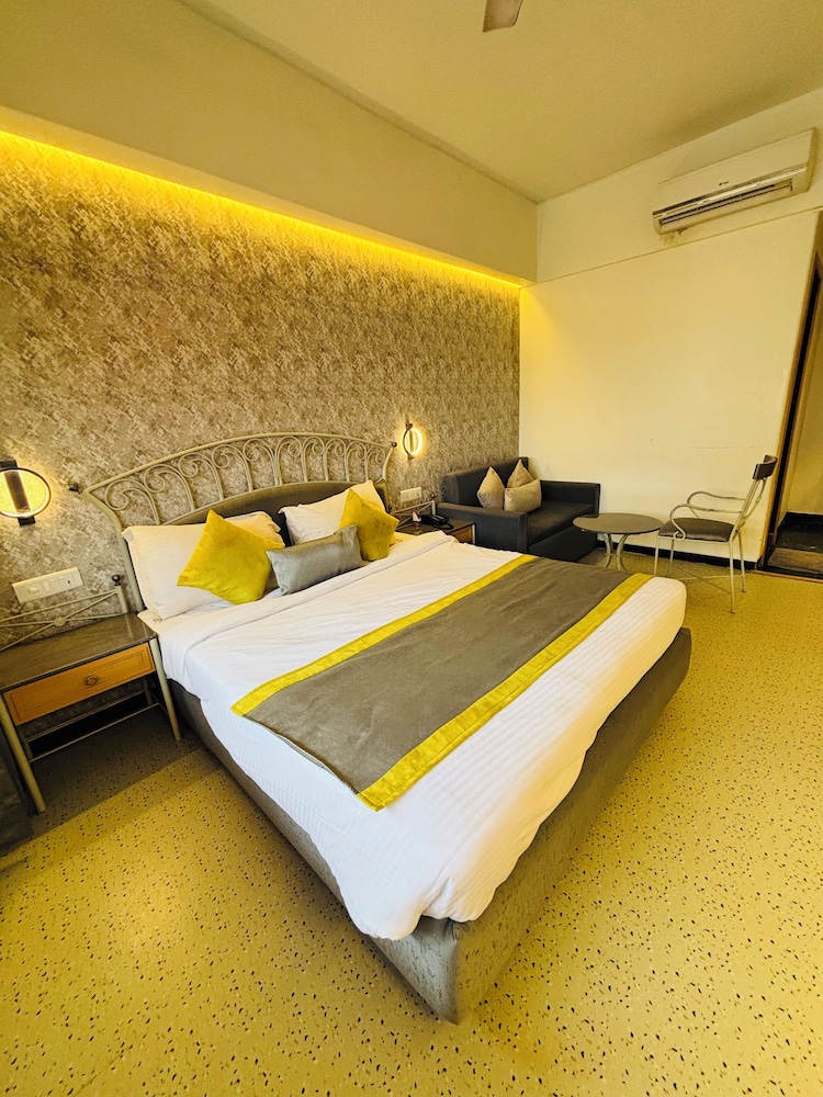 Hotel Gurukripa 16/50