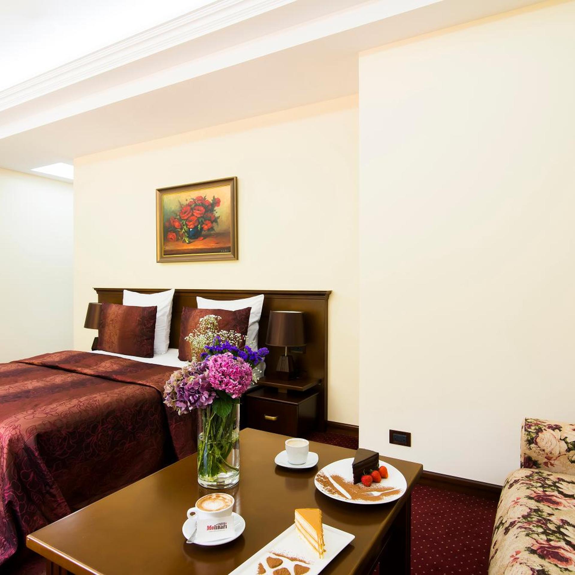 Elegant Hotel & Resort 50/60