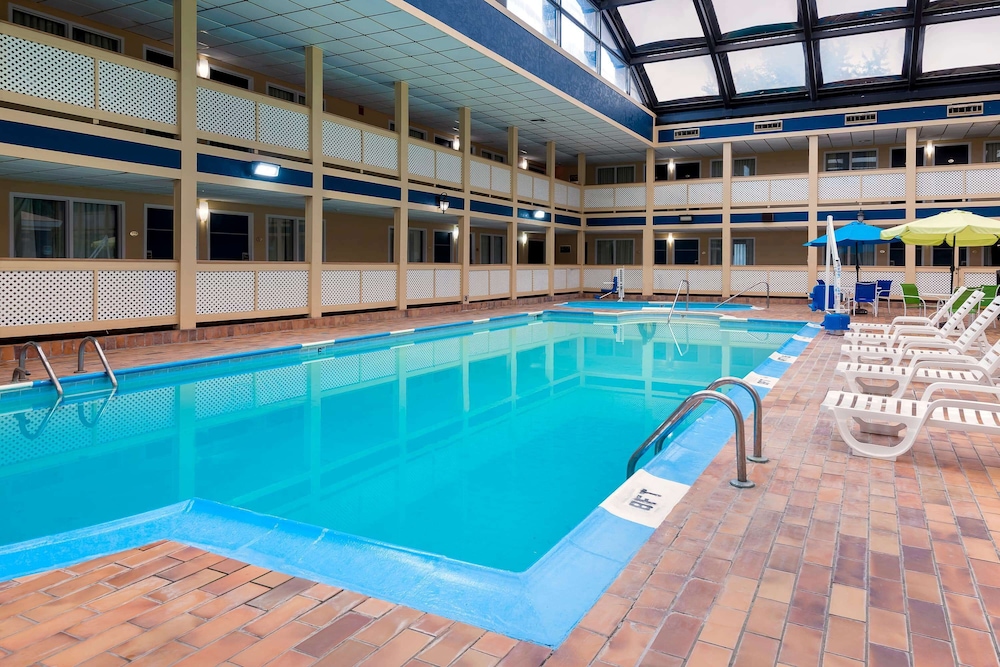 Travelodge by Wyndham Indianapolis Speedway 23/50