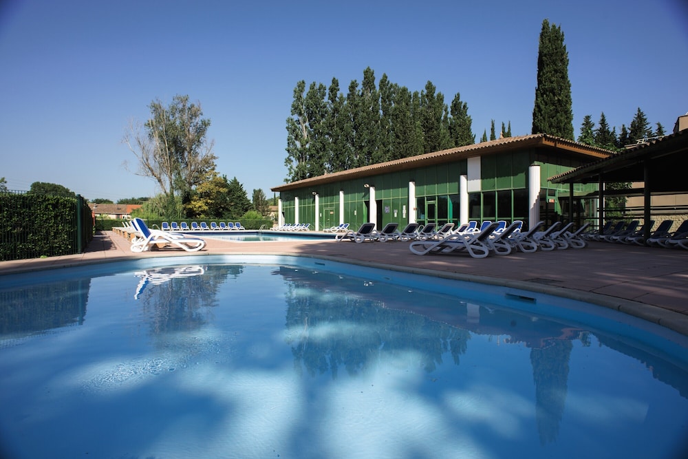 swimming pool spa
