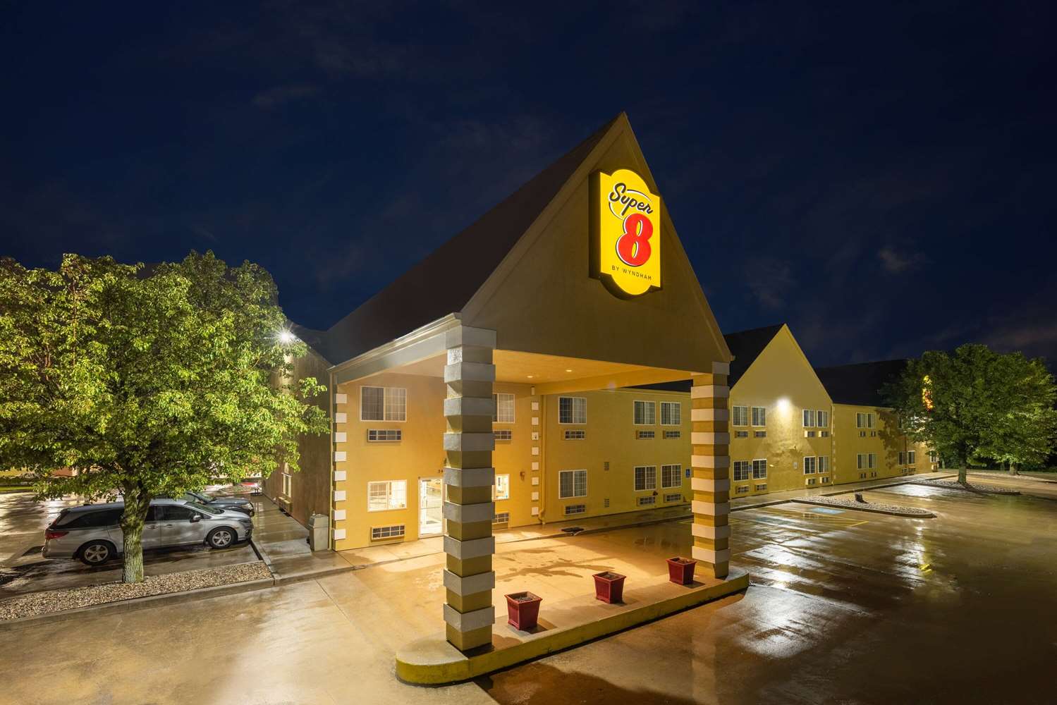 Super 8 by Wyndham De Soto 2/42