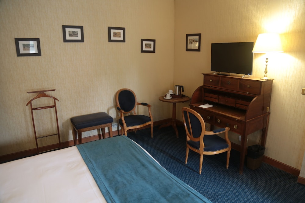 Hotellerie Du Bas-Breau 12/24