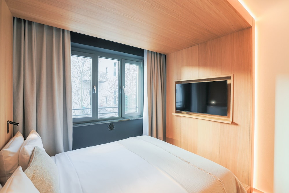 Boutique, Queen Bed