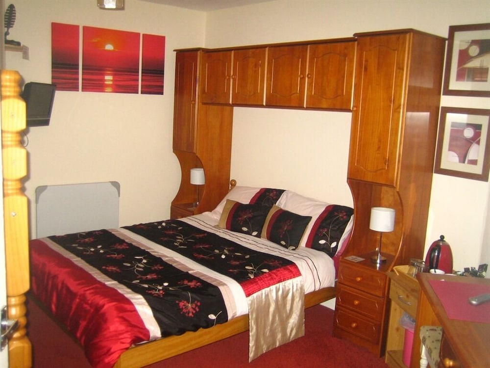 Gleneagles Guest House 2/12
