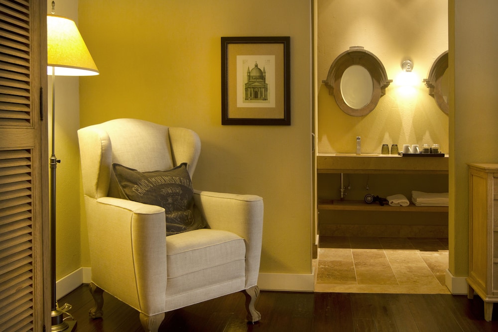 Bastion Luxury Hotel 47/75