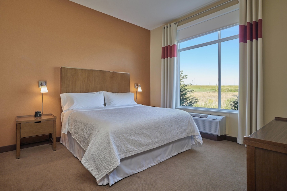 جناح بسرير كينج بغرفة نوم واحدة مع أريكة