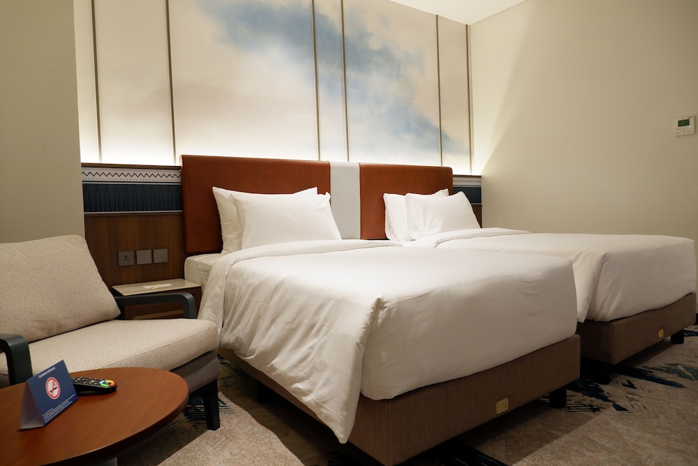 Grand Anara Airport Hotel 12/50