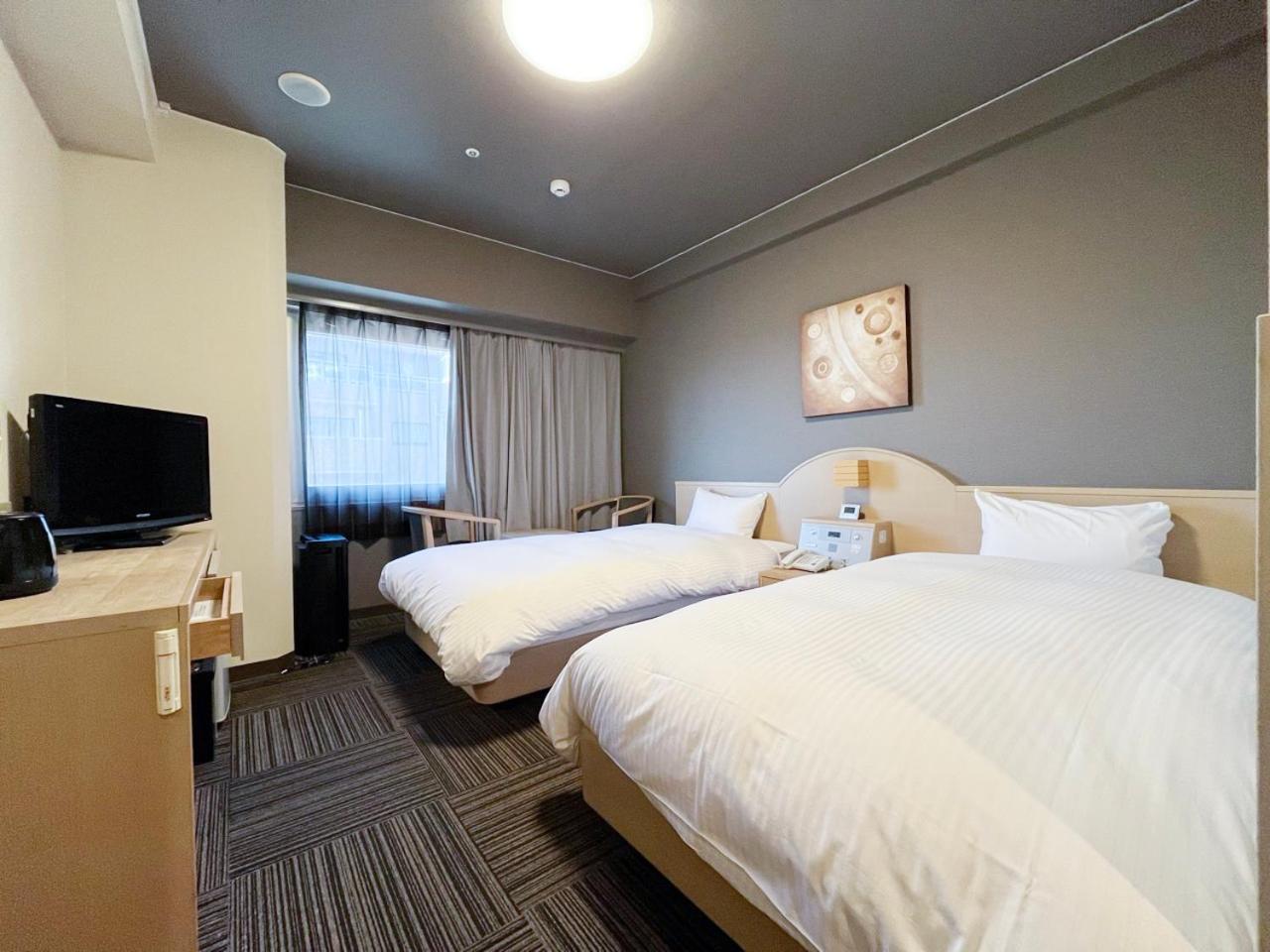 Room, Single, Twin Beds, Smoking