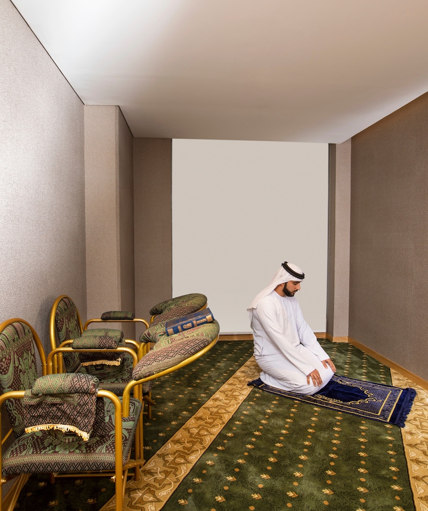 Grand Cosmopolitan Hotel 30/73