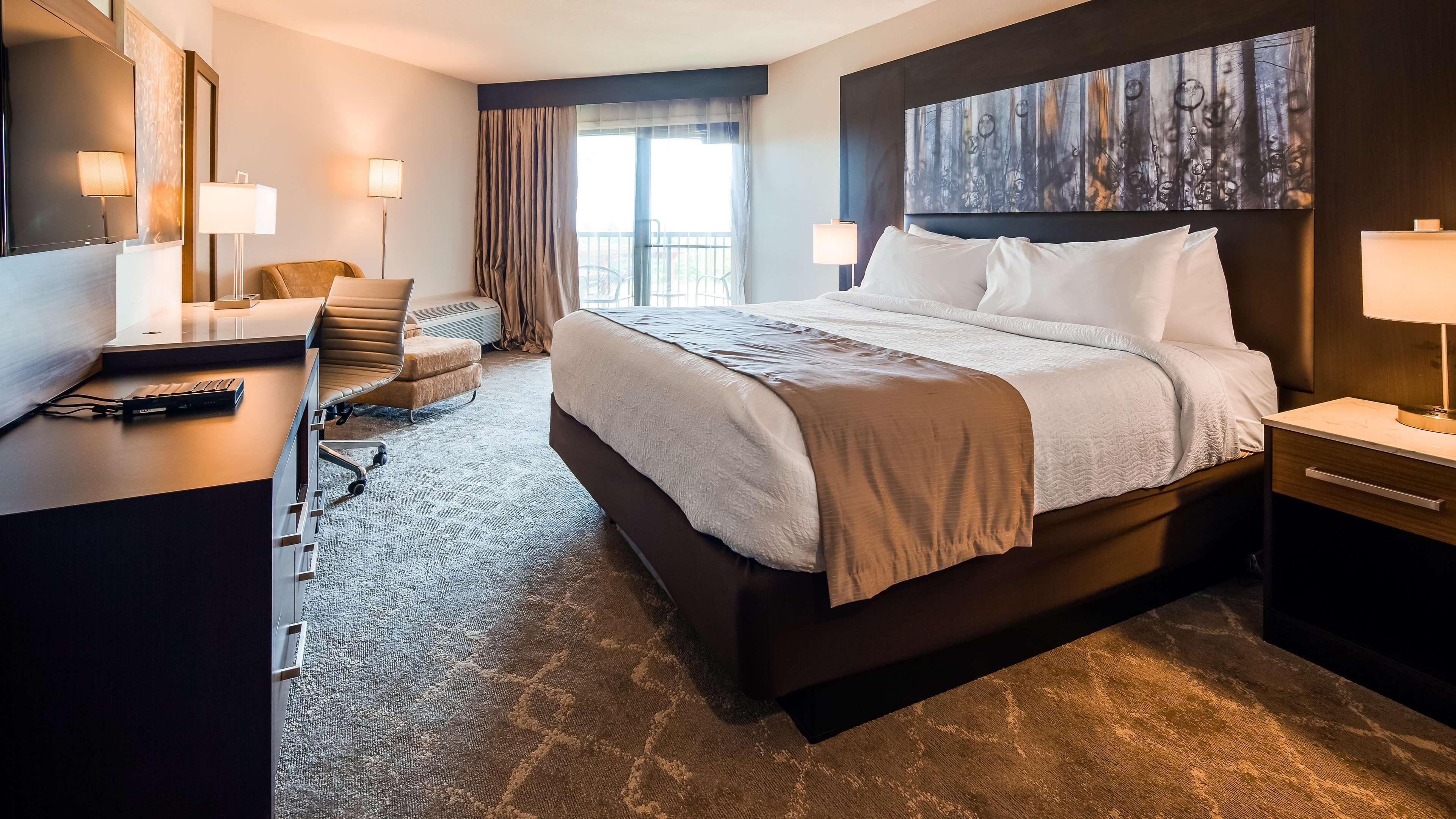 Room, King Bed, Balcony View