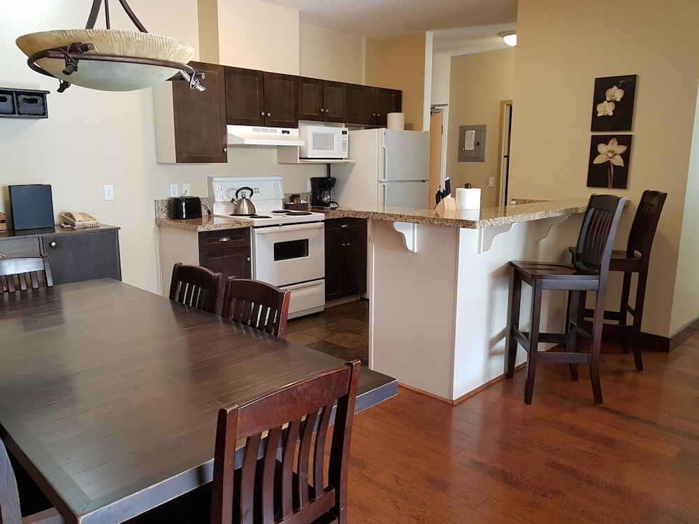Sunset Resorts Canmore 32/50