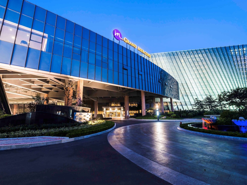 Grand Mercure Qingdao Qinglong 23/28