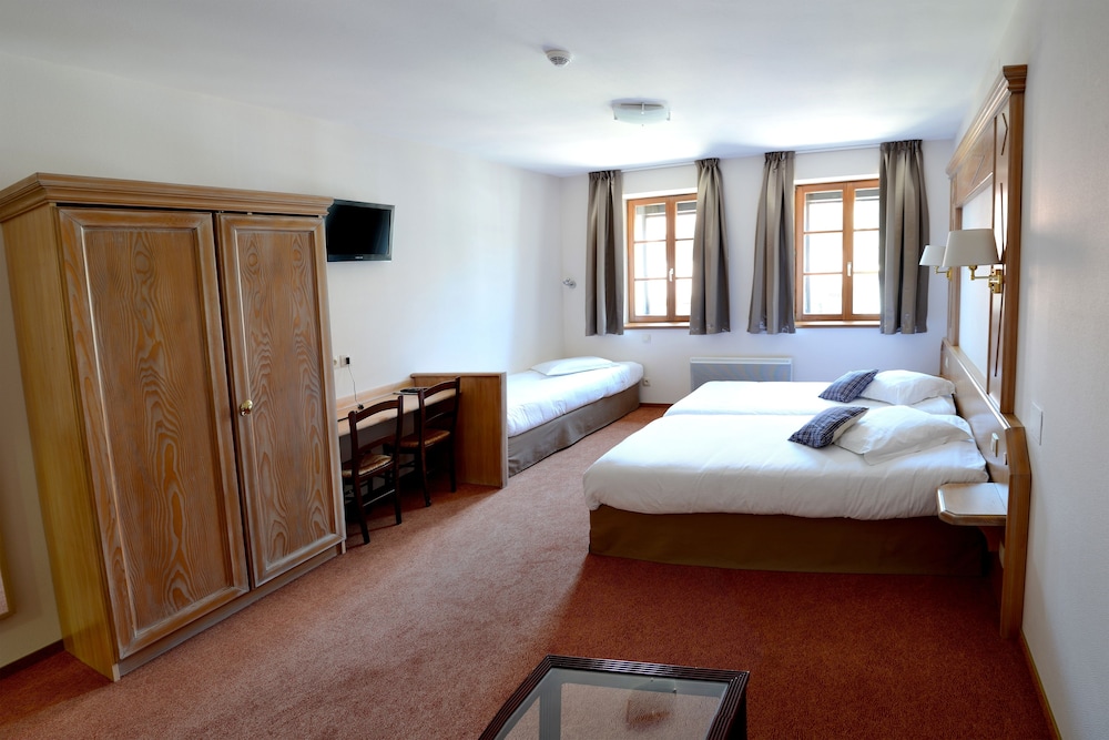HOTEL DE LA CLOCHE 15/46