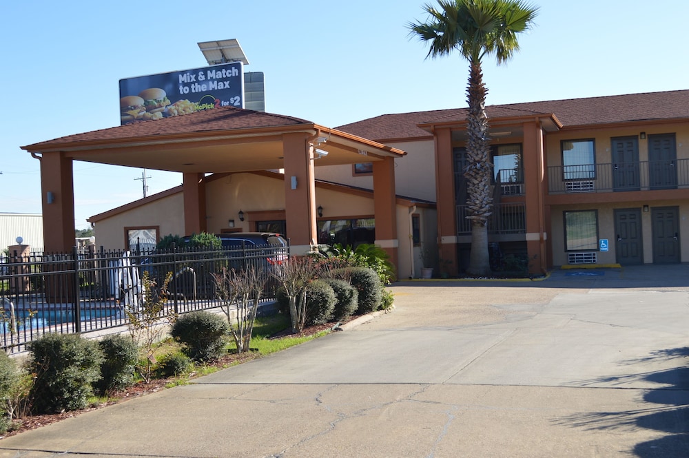 Econo Lodge Lake Charles University Area 6/48
