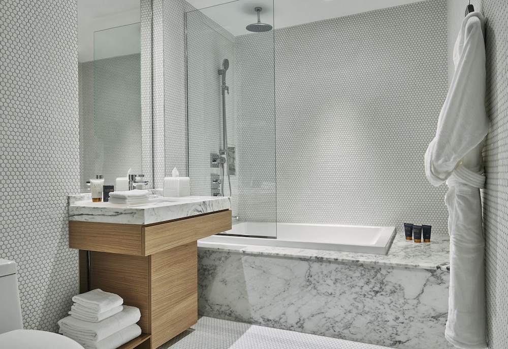 SLS LUX Brickell 59/60