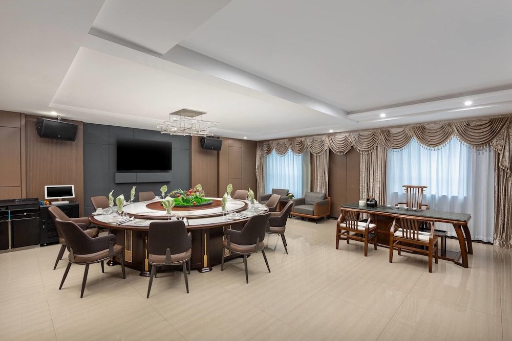 Wyndham Garden Urumchi Tianshan International Airport 16/18