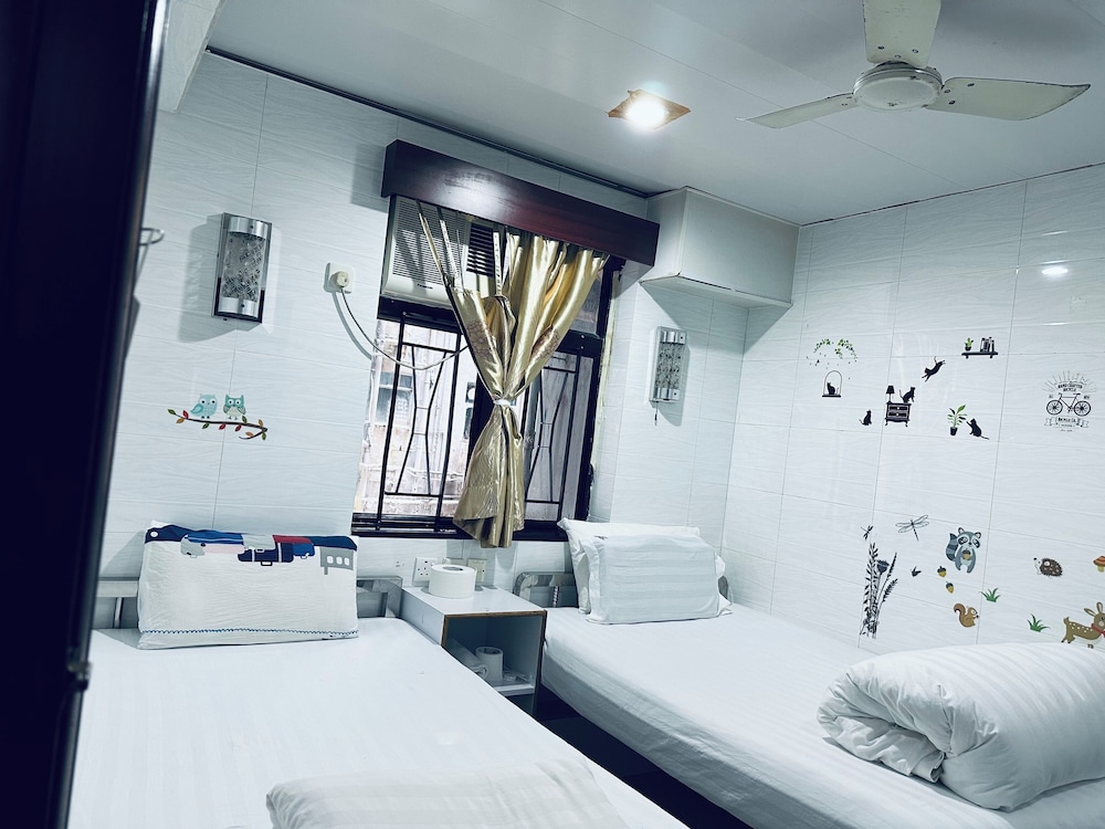 New Cosmos Hotel 4/17