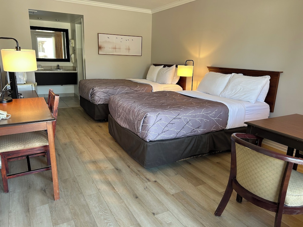 STANDARD, 2 DOUBLE BEDS