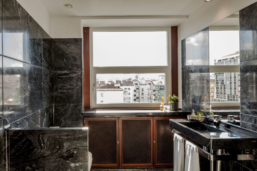 Luzeiros Suites 45/45