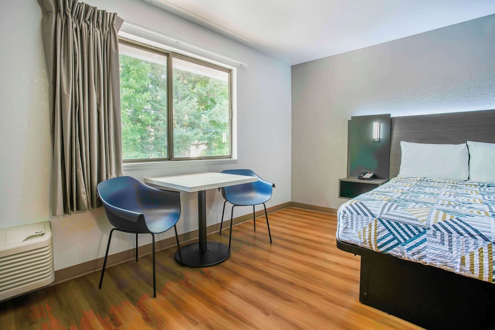 Motel6 Gresham, OR - Portland 24/56