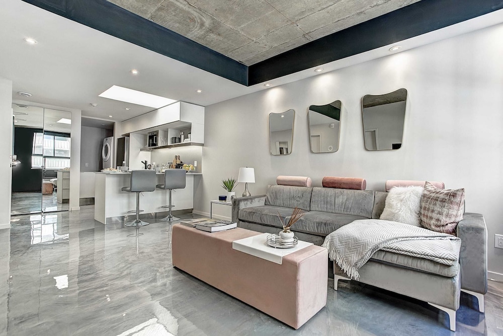 Pierce Boutique Apartments 60/73