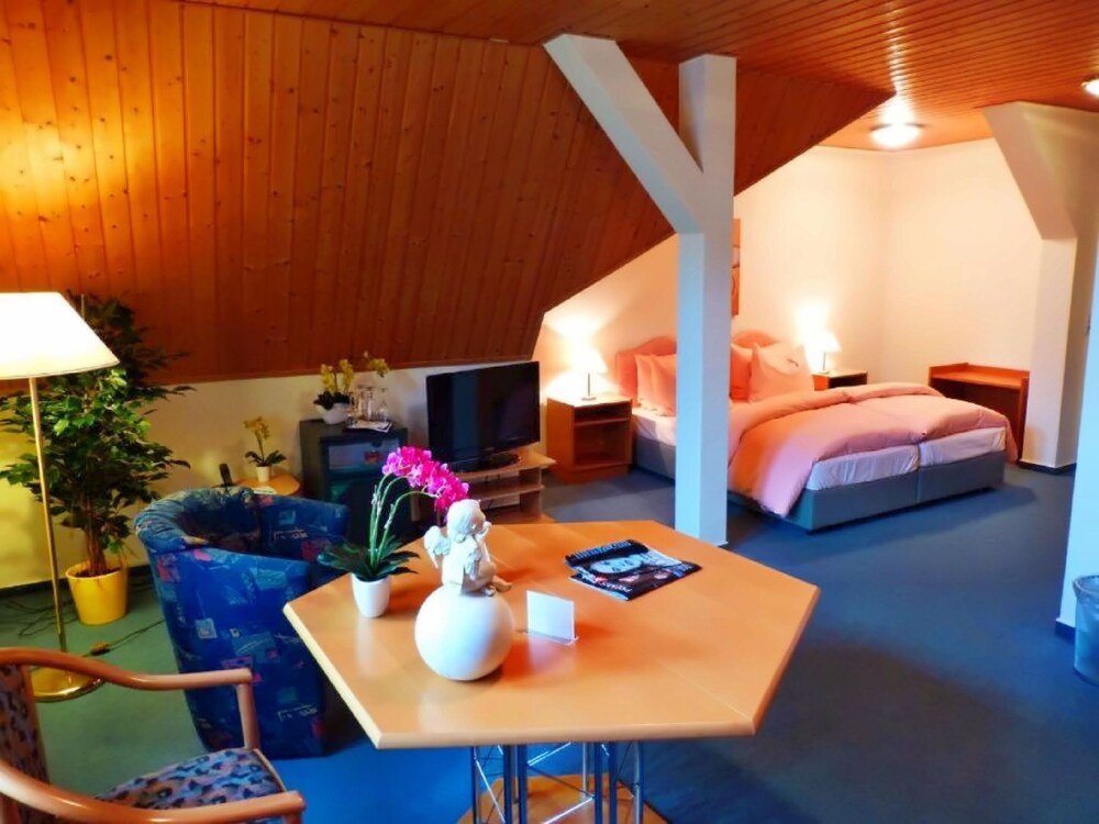 Parkhotel Waldschlösschen 33/65