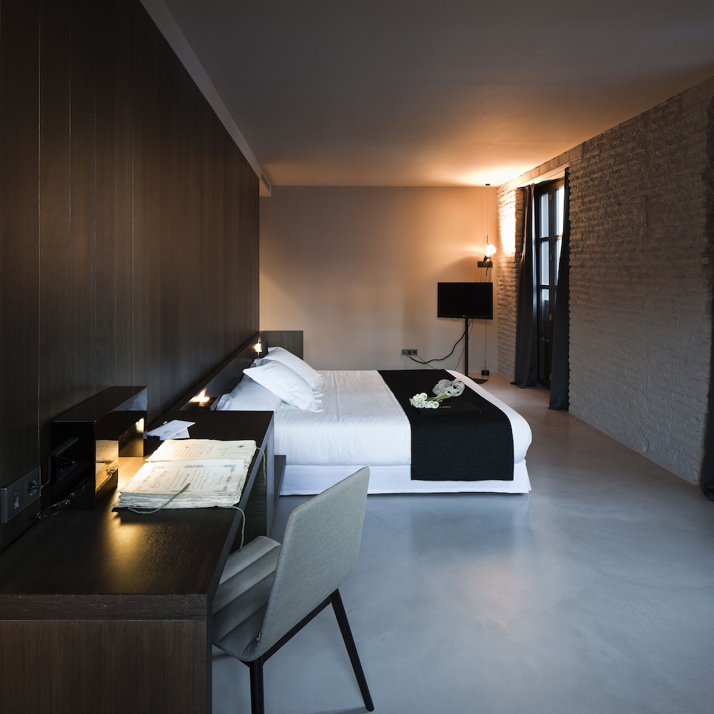CARO HOTEL 25/71