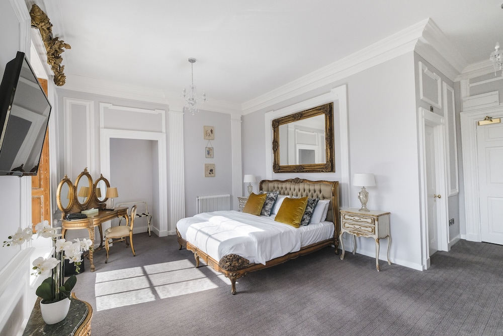 DELUXE, SUITE, DOUBLE BED, WITH VIEW