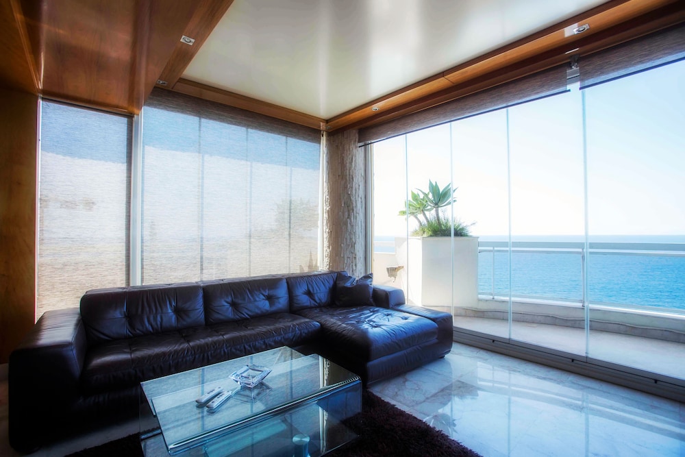 Lahoya Suites 25/50
