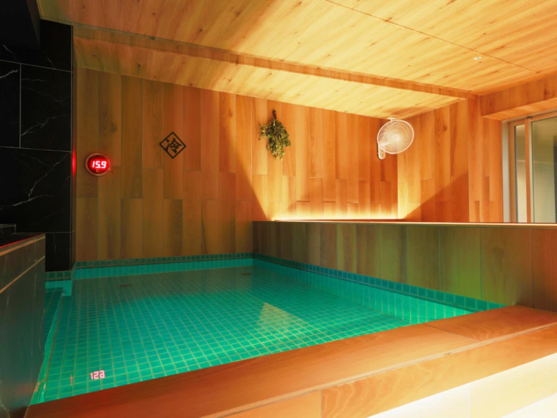 Rembrandt Cabin and Spa Shimbashi 12/18