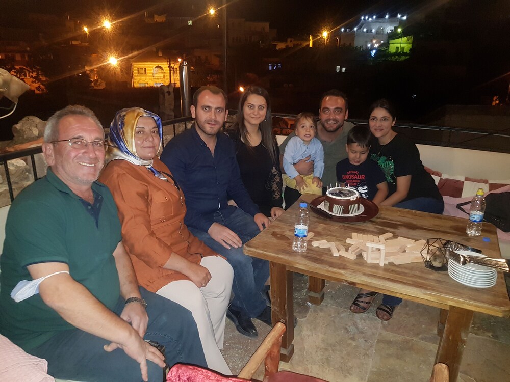 Larissa Cave Hotel 8/50