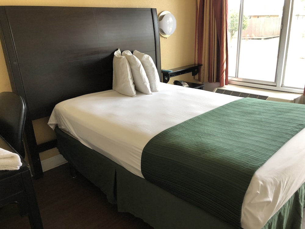 Hotel Bel-Air Orlando near Florida Mall 12/32