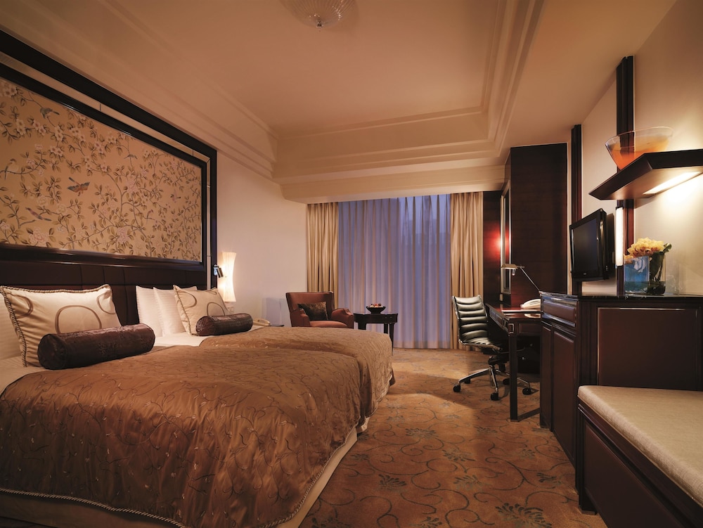 Shangri La Guangzhou 9/66