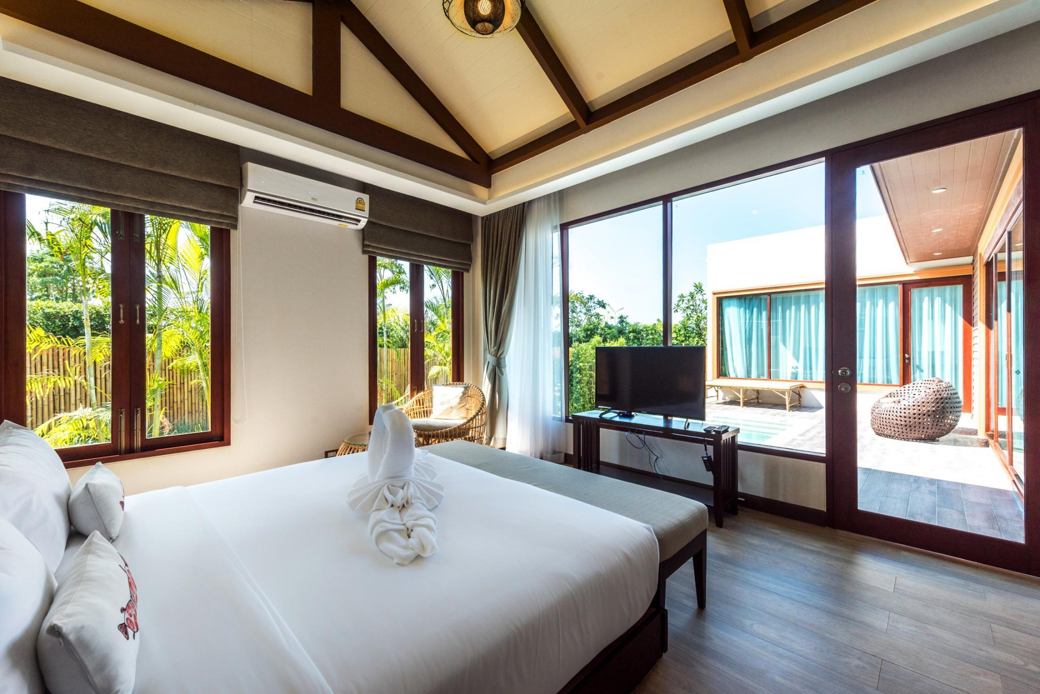 Grand, Pool, Villa