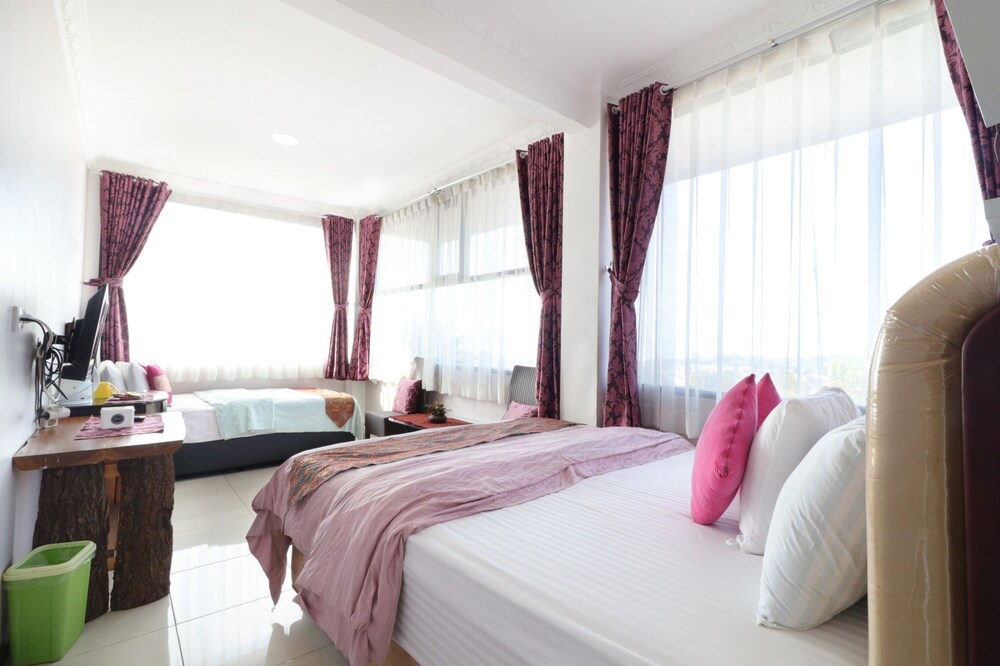 Lembur Incu Syariah Villa by ZUZU 9/46