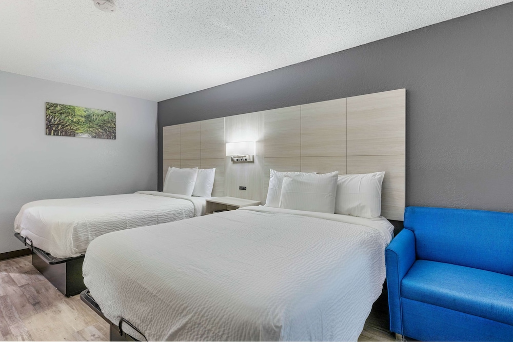 Days Inn by Wyndham Savannah Gateway I-95 20/27