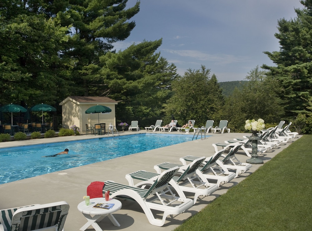 Manor On Golden Pond 27/53