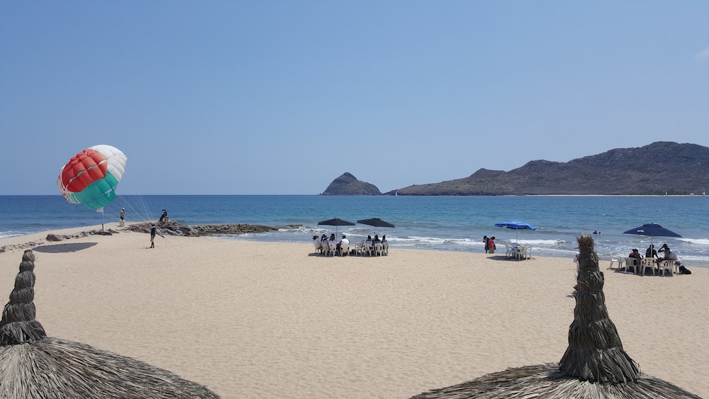 Suites Las Flores Beach Mazatlan 42/50