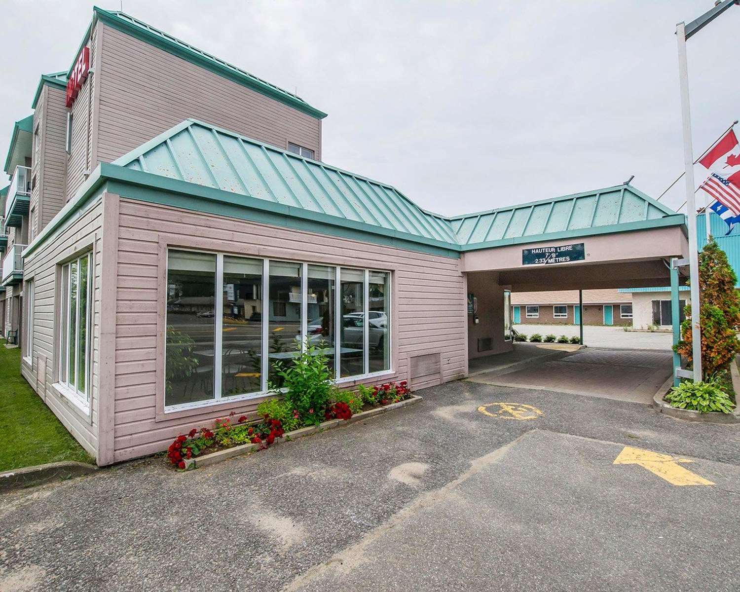 Quality Suites Sainte Anne de Beaupre 10/18