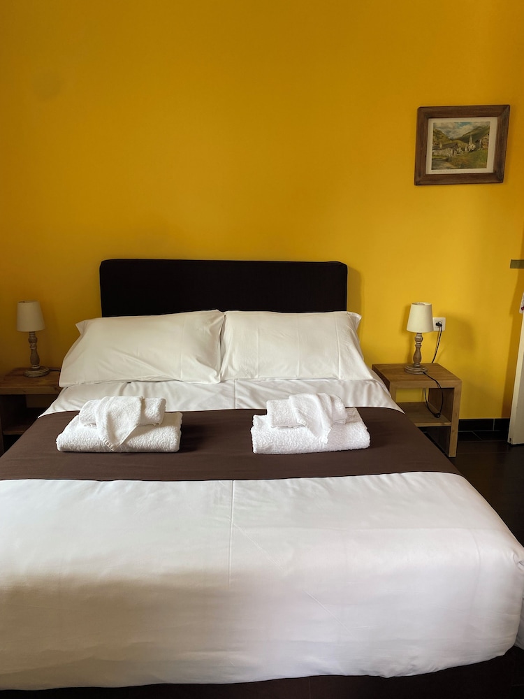 ROOM, DOUBLE BED, EXTERNAL BATHROOM