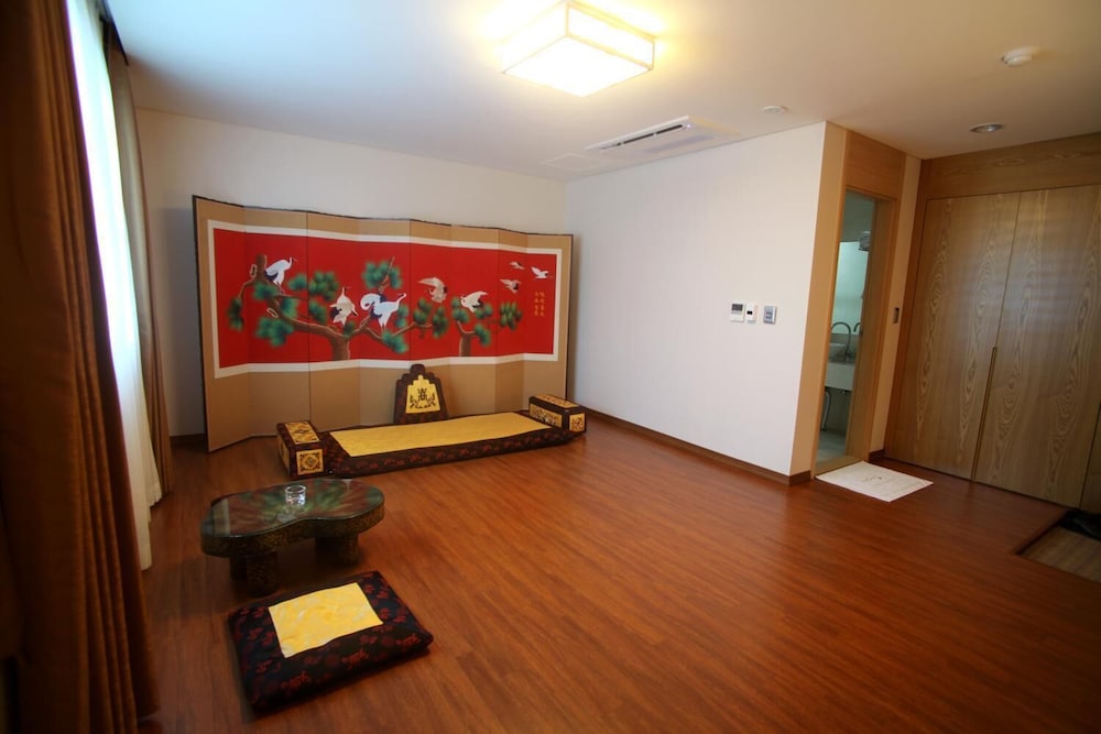 Narsha Hotel 34/53